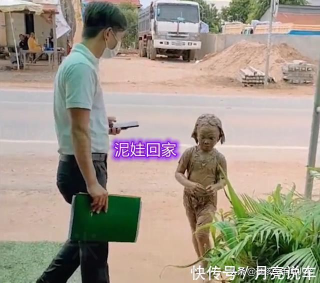 农村|广西萌娃回家变“泥娃”,大人拿鞭子在后面赶,网友:洗洗还能要