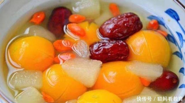 冬天,雪梨和“它”天生一对,每天喝一点,止咳化痰,润肺清热!