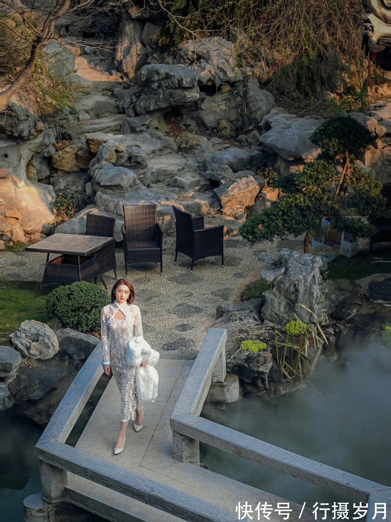 千里万里&千般的痴,仅存一幅背影。万般的执,徒留一声叹息