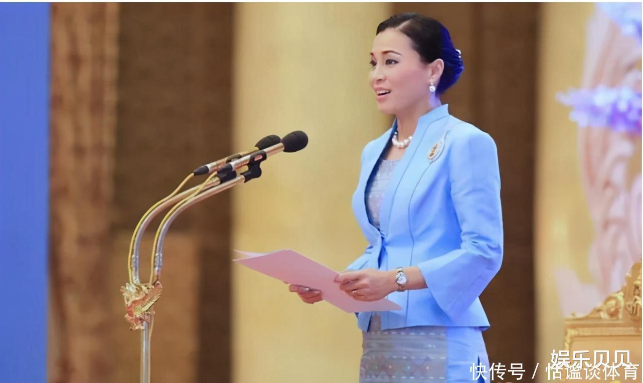 红发色|换发型堪称换脸,苏提达低扎马尾编织发显淑女,漂染红发色更洋气