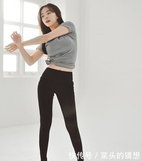  美女|紧身打底裤美女，纤细腿部线条，高挑丰腴的身材，让人心动不已