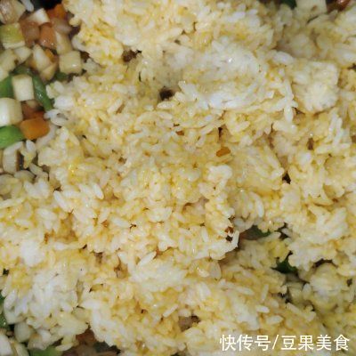 香肠丁|好吃的家常时蔬炒饭是这样做的，营养美味，看一遍就会