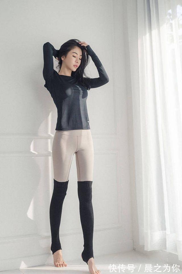 美女 -紧身打底裤美女,舒展出优美的腿部线条,凸显时尚美观的女人魅力