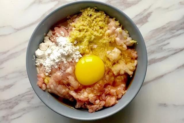 燕阵|趣味早餐食谱：又大又好吃的韭菜鲜肉大馄饨