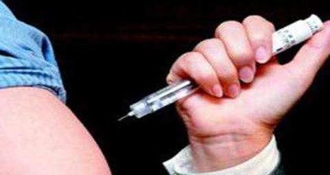 血糖|糖尿病人不光要少吃糖,还有2种常见食物避免,同样引发血糖高