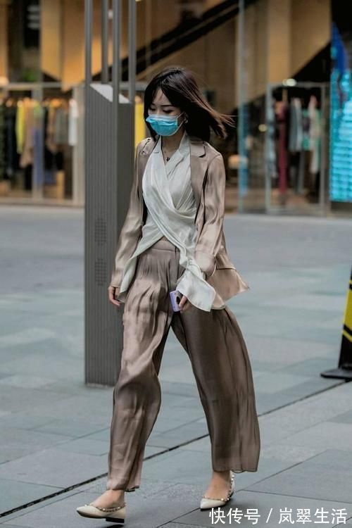 美女|美女穿搭:牛仔裤的时尚搭配,沉稳气质最简单的方式,效果很不错!