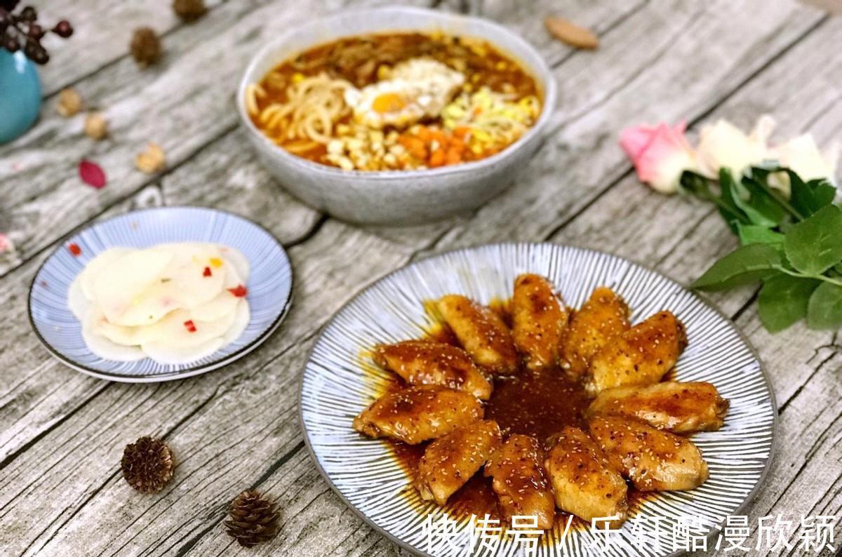 搅拌均匀|不用烤箱也能做出来的蜜汁鸡翅，大人孩子都喜欢，边吃边吮手指