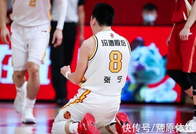首钢队|张宁搅翻内线6连胜，林书豪22+8表现复苏，七人上双首钢防守成渣
