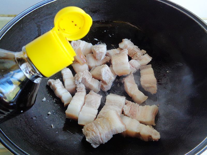 我做红烧肉不加一滴盐,不腥不油腻,酱香味浓,入口即化真好吃