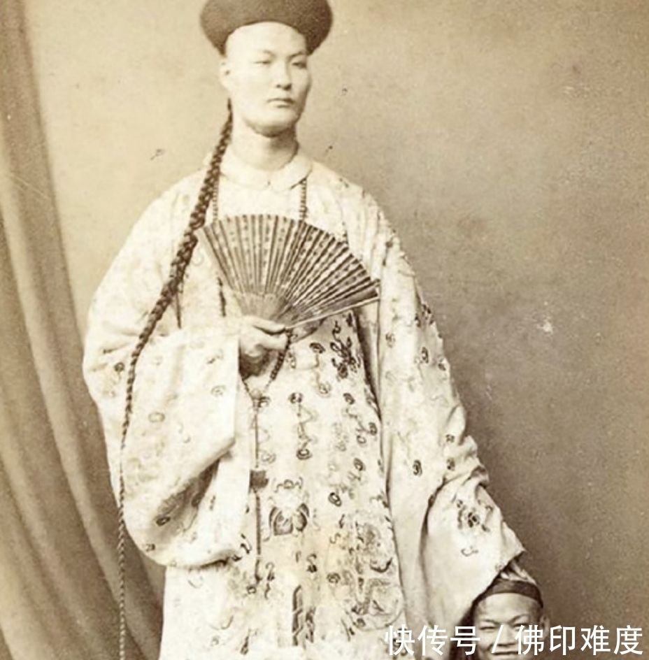 外国|晚清巨人老照片:身高超过3米,入英国籍贯,娶英国美女为妻!