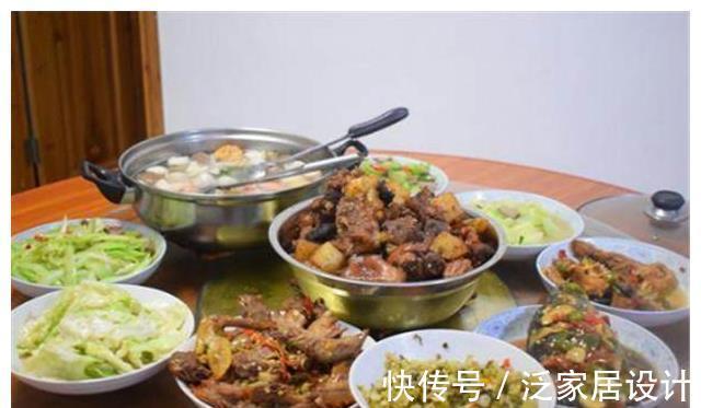 第一次带女友回家,妈妈做了一桌菜招待,饭后女友的做法让我感动