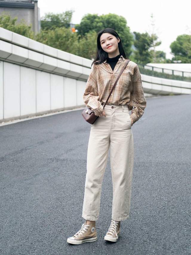 穿搭|秋天不知道该穿什么外套?这4件风衣就够了,适合30岁的女人借鉴