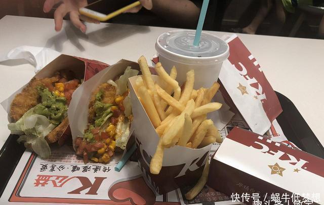 服务员|一个人是去吃肯德基,中途想上厕所,如此做,服务员秒懂不会收盘