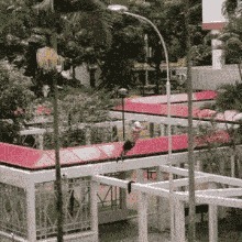 |搞笑GIF:教室里的女汉子又开始劈腿了,真是伤不起啊