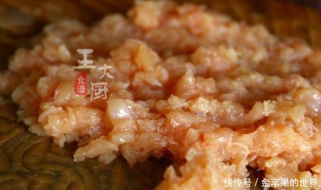 蒸莲藕鸡胸肉丸子这样做,超入味,一口一个,还不用担心长肉