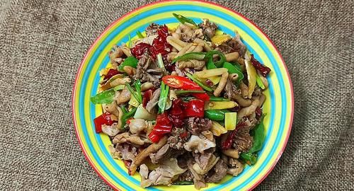 鸡杂试试这样炒来吃，口感脆嫩一点不老，味道香辣好吃，特下饭