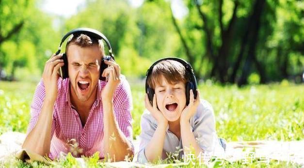 独立性|宝宝2岁前有这3种行为,说明孩子很聪明,家长可别轻易扼杀