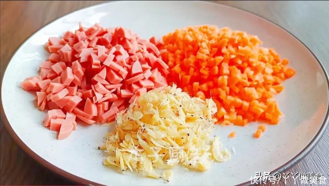 最近很火的鸡蛋做法，饭店卖45一盘，在家成本不到5元，真解馋