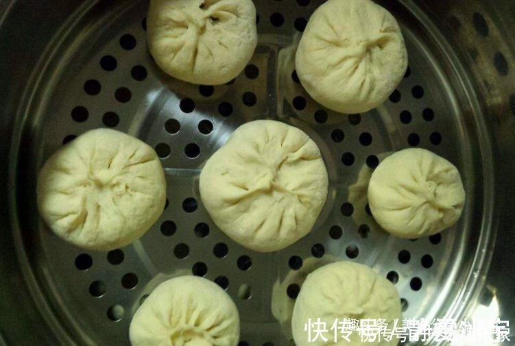 过年了，爱吃包子的有福了，学会此种方法，包子又香又软还不塌陷