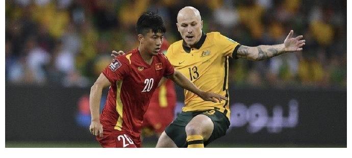 越南|从2-0到4-0！亚洲劲旅太强硬，拒绝助攻国足出线，狠狠打脸黑马