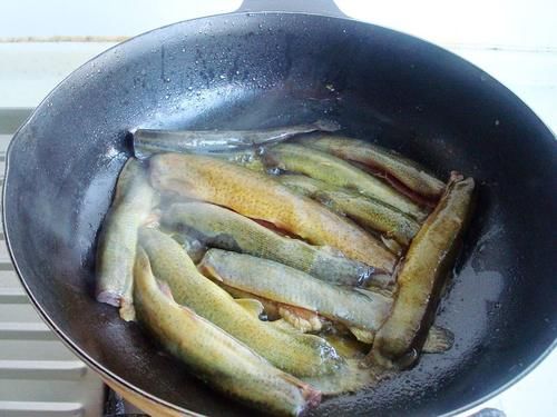 惊蛰了做泥鳅时，不能直接下锅，学会这一招，不腥不碎太香