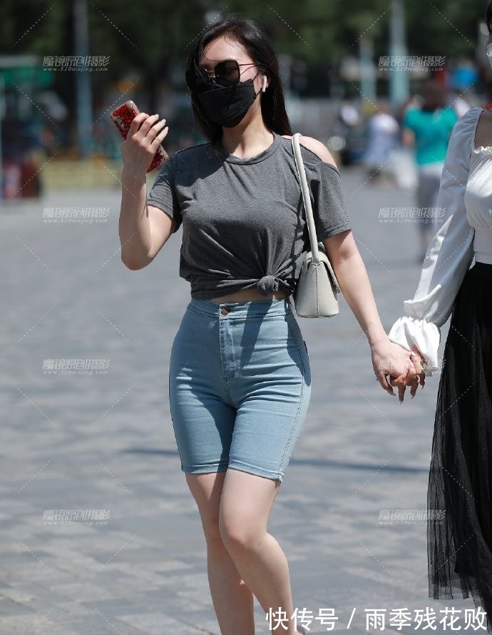 穿法 喜欢普通T恤衫的简单,但又穿不出美来,这种方法最适合你了