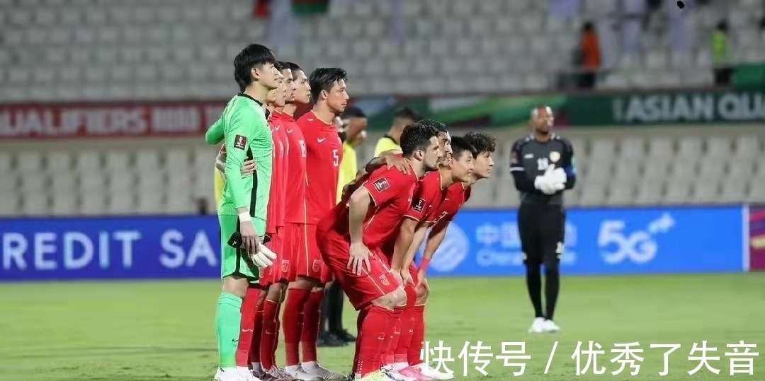蒿俊闵|细节回顾国足下半场丢球,李铁犯下两点错误,徐新下场成转折点