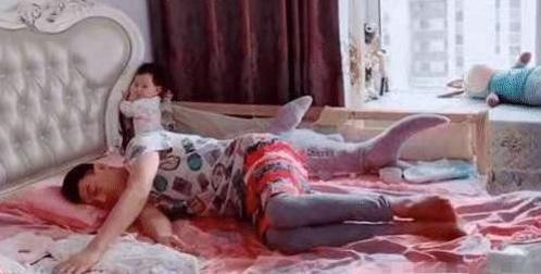 妈妈|宝爸哄娃睡觉,醒后娃“丢了”,看到这样的反应,才知娃是亲生的