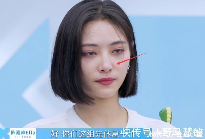 许佳琪数次被Ella打断，谁注意她下意识举动难怪她排名第9