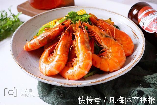 黑虎虾|46岁阿姨一人食午餐,焖一锅饭菜都有了,网友:家里没矿,吃不起