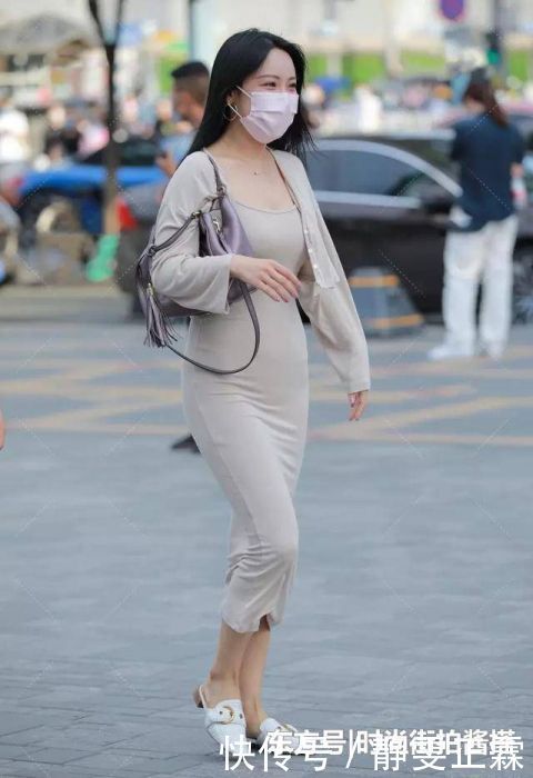 远远的看去就是妥妥的“小仙女”一枚,年轻且美丽