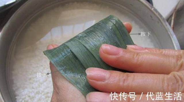 包粽子,从不用水煮粽叶,1个小技巧粽子软糯清香更入味