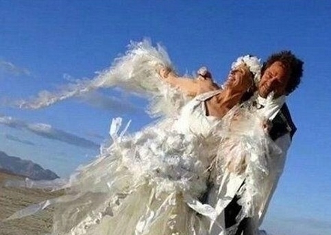 婚纱$31个“奇葩”的沙雕设计,设计师怕是脑袋进水了吧