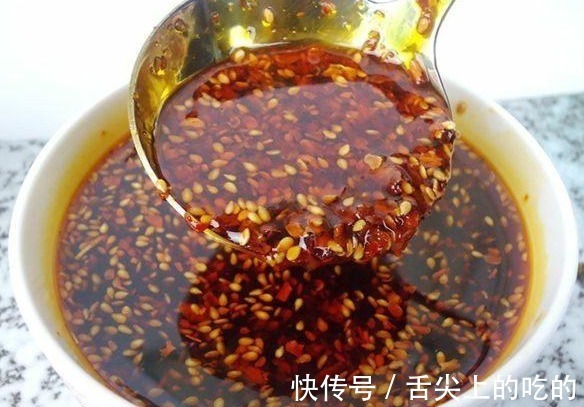 包韭菜馅饺子，牢记“2放3不放”，韭菜翠绿不出水，鲜香又美味