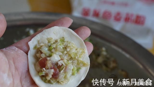 第一次用它来包饺子,超乎想象的好吃,皮薄大馅,个顶个的鲜