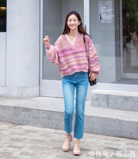 牛仔裤|换季当然要穿“针织衫+牛仔裤”!时髦耐看还百搭,直接照搬也美