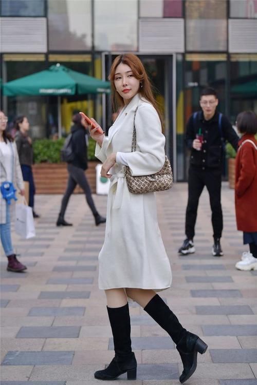 高筒靴|风衣搭配一双高筒靴,突出身材优势,很漂亮!
