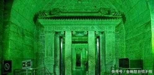 孙殿英盗入乾隆墓后,为何要将乾隆牙齿全给敲掉?原因真不简单!