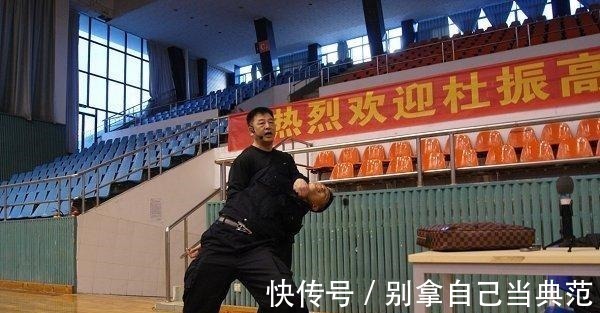 切磋|中国最厉害的特种教练，10次搏击冠军，2分钟打倒对手，至今未败！