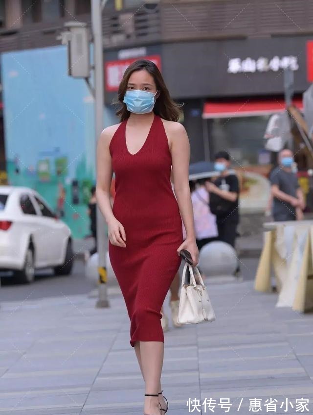 连衣裙 “骨架大”如何避免显壮穿衣搭配讲究细节,充分利用宽胯的优势!