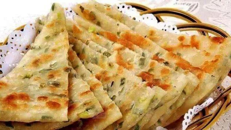 葱花饼|经典美食“葱花饼”,葱香四溢,酥脆可口,好吃到停不下来