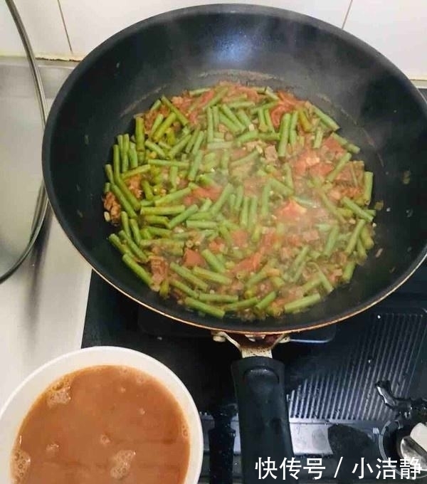 焖面|我家面条不煮不炒,10分钟出锅,挑食闺女连吃一周都不腻!