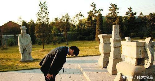 尸骨|李鸿章墓地2块金砖60斤,尸骨被拖拉机拖毁!