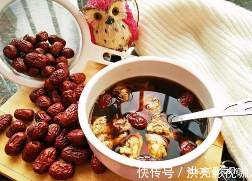 红枣别再直接吃非常脏,干货店老板教我一招,灰尘虫卵自己跑出来