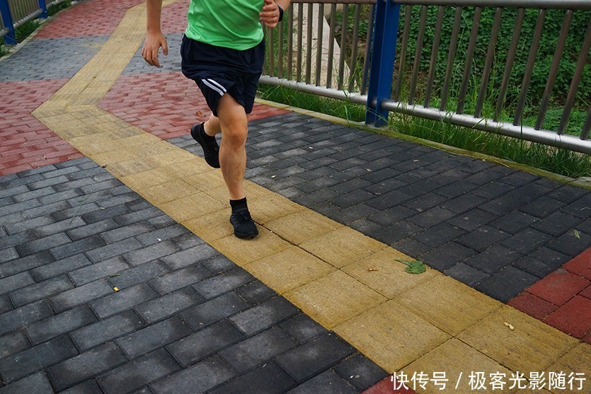 鹅卵石|不怕脏，不怕水，还很轻！OneMix小黑鞋评测