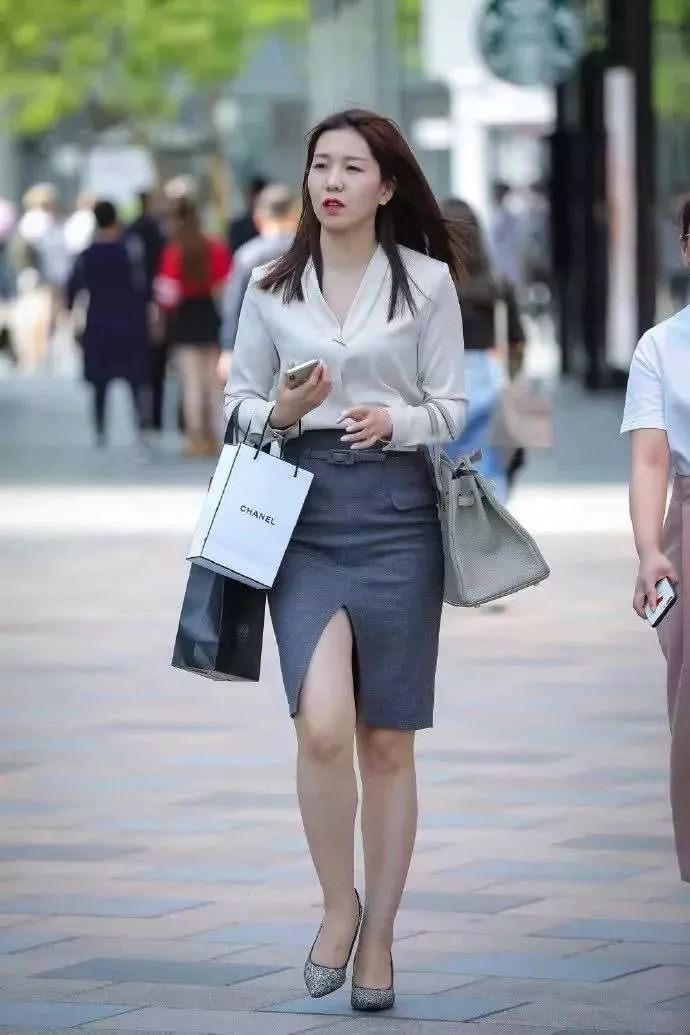 高跟鞋|街拍丨美女与高跟鞋搭配起来