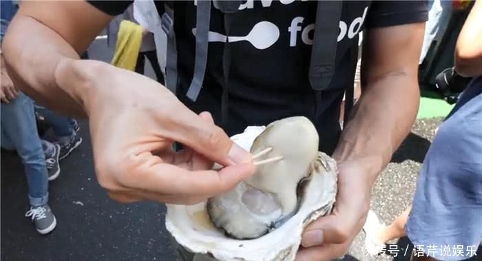 吃不完|日本的生蚝比人脸大,一口吃不下,两口吃不完,一只足够填饱肚子