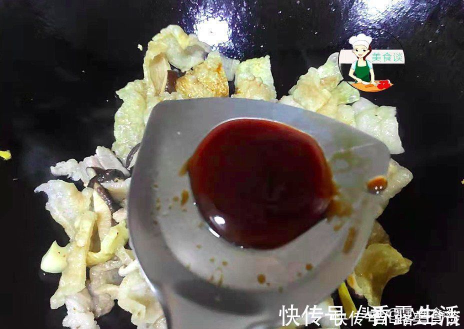 猪皮此做法，简单一煮，比红烧肉香，一次做好放冰箱保存，过年吃