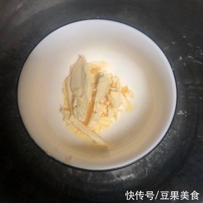 掉渣|美味调剂生活，酥到掉渣～椰蓉开口酥不可错过