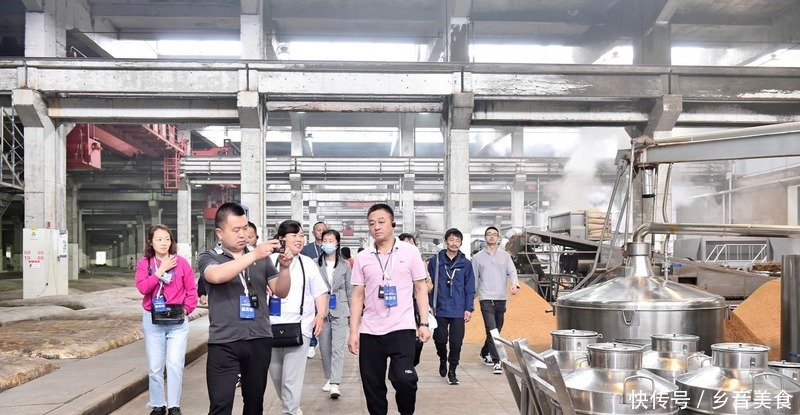 泸州 郎牌特曲《金牌喜剧班》明星学员带你走进郎酒庄园,触摸品质!